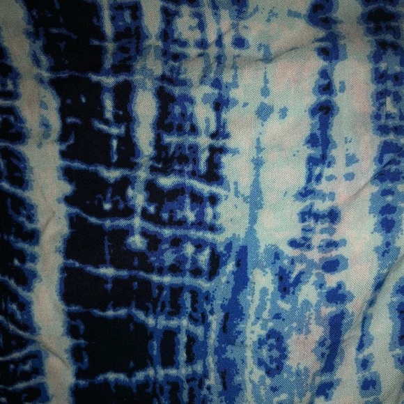 blue tie-dye v-neck crop cut T-back tank top - Picture 6 of 7